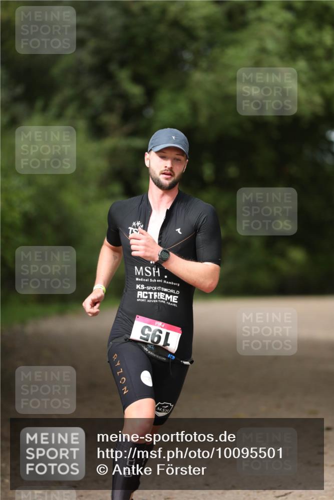 30.08.2026 - Elbe Triathlon Hamburg Antke Förster http://msf.ph/oto/10095501 30.08.2026 10:00:25 Laufen 961 meine-sportfotos.de
