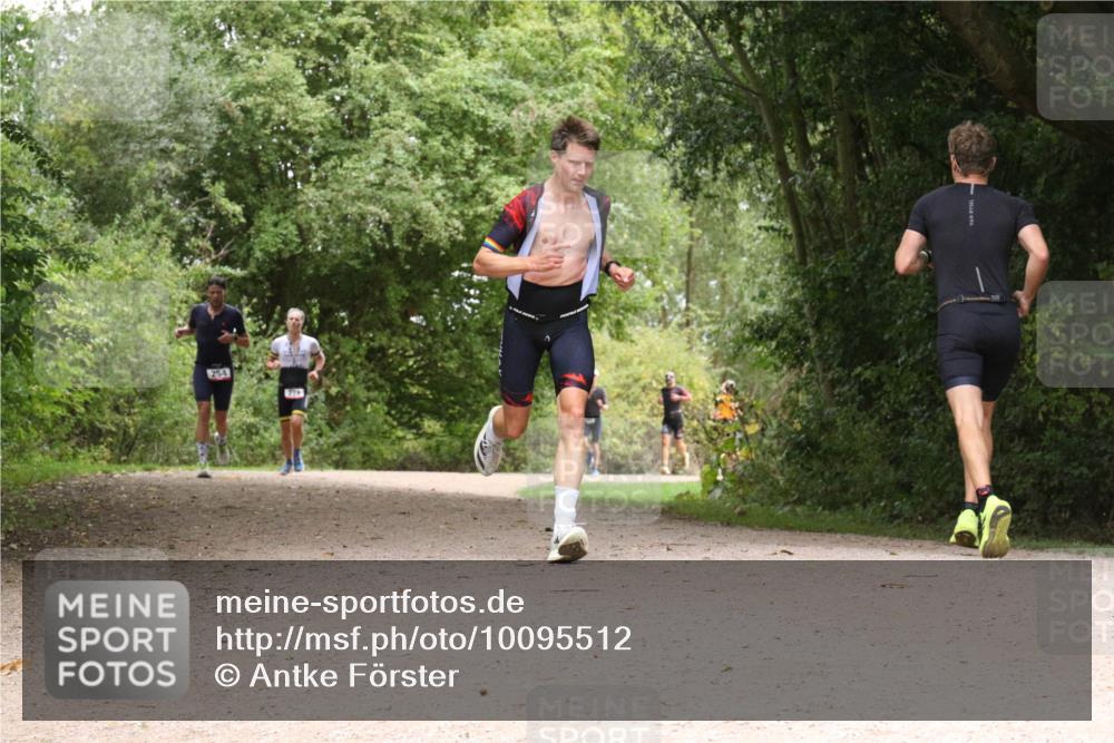 30.08.2026 - Elbe Triathlon Hamburg Antke Förster http://msf.ph/oto/10095512 30.08.2026 10:07:36 Laufen 254, 270 meine-sportfotos.de
