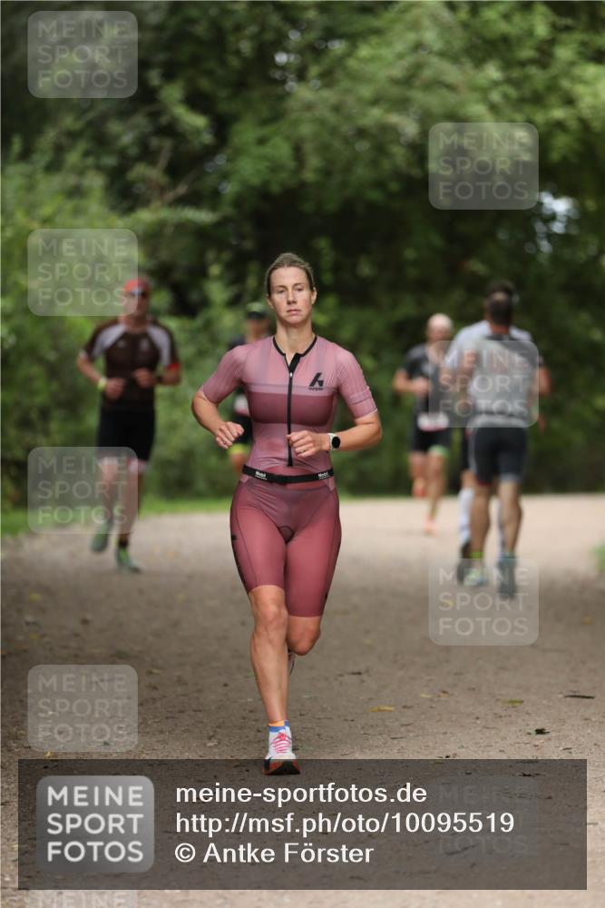 30.08.2026 - Elbe Triathlon Hamburg Antke Förster http://msf.ph/oto/10095519 30.08.2026 10:01:20 Laufen  meine-sportfotos.de