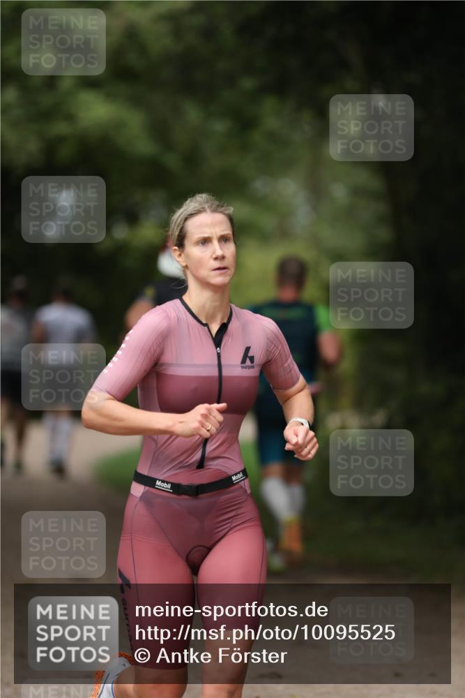 30.08.2026 - Elbe Triathlon Hamburg Antke Förster http://msf.ph/oto/10095525 30.08.2026 10:01:22 Laufen  meine-sportfotos.de