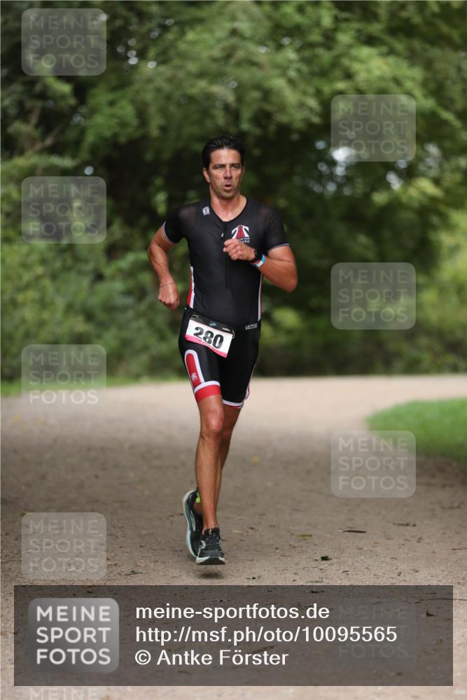 30.08.2026 - Elbe Triathlon Hamburg Antke Förster http://msf.ph/oto/10095565 30.08.2026 10:02:11 Laufen 280 meine-sportfotos.de