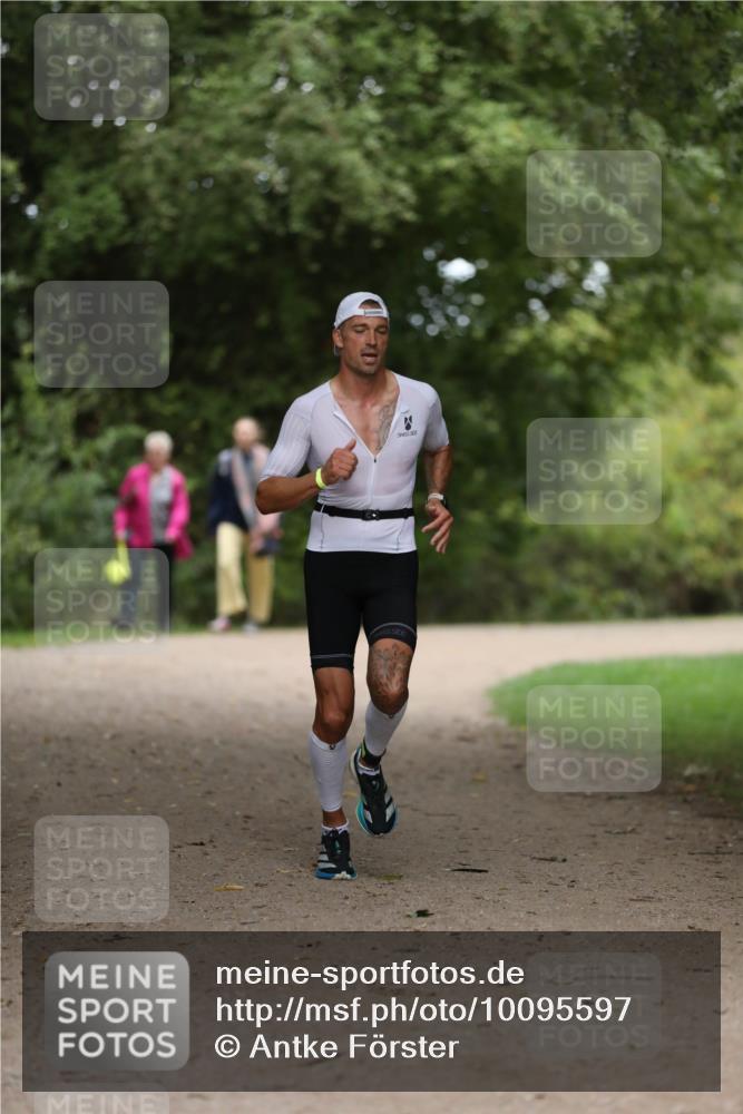 30.08.2026 - Elbe Triathlon Hamburg Antke Förster http://msf.ph/oto/10095597 30.08.2026 10:03:13 Laufen  meine-sportfotos.de