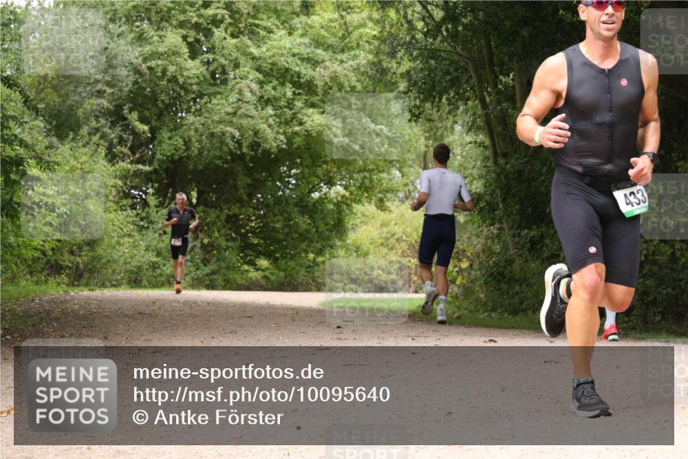 30.08.2026 - Elbe Triathlon Hamburg Antke Förster http://msf.ph/oto/10095640 30.08.2026 10:09:13 Laufen 275, 433 meine-sportfotos.de