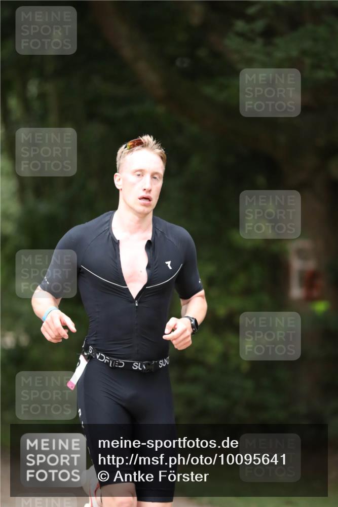 30.08.2026 - Elbe Triathlon Hamburg Antke Förster http://msf.ph/oto/10095641 30.08.2026 10:04:04 Laufen 2 meine-sportfotos.de