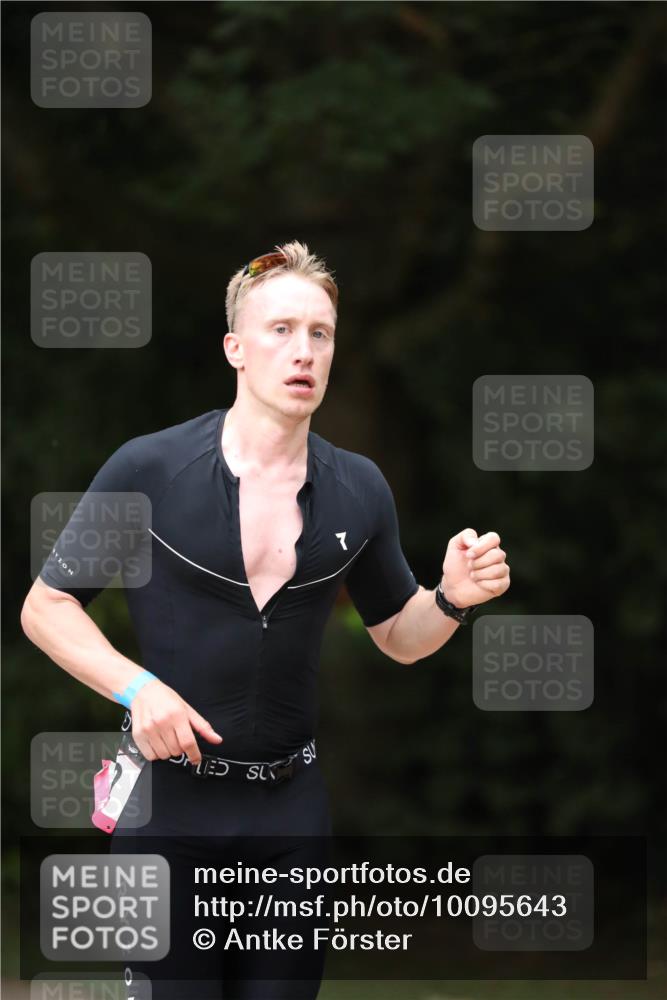 30.08.2026 - Elbe Triathlon Hamburg Antke Förster http://msf.ph/oto/10095643 30.08.2026 10:04:04 Laufen  meine-sportfotos.de