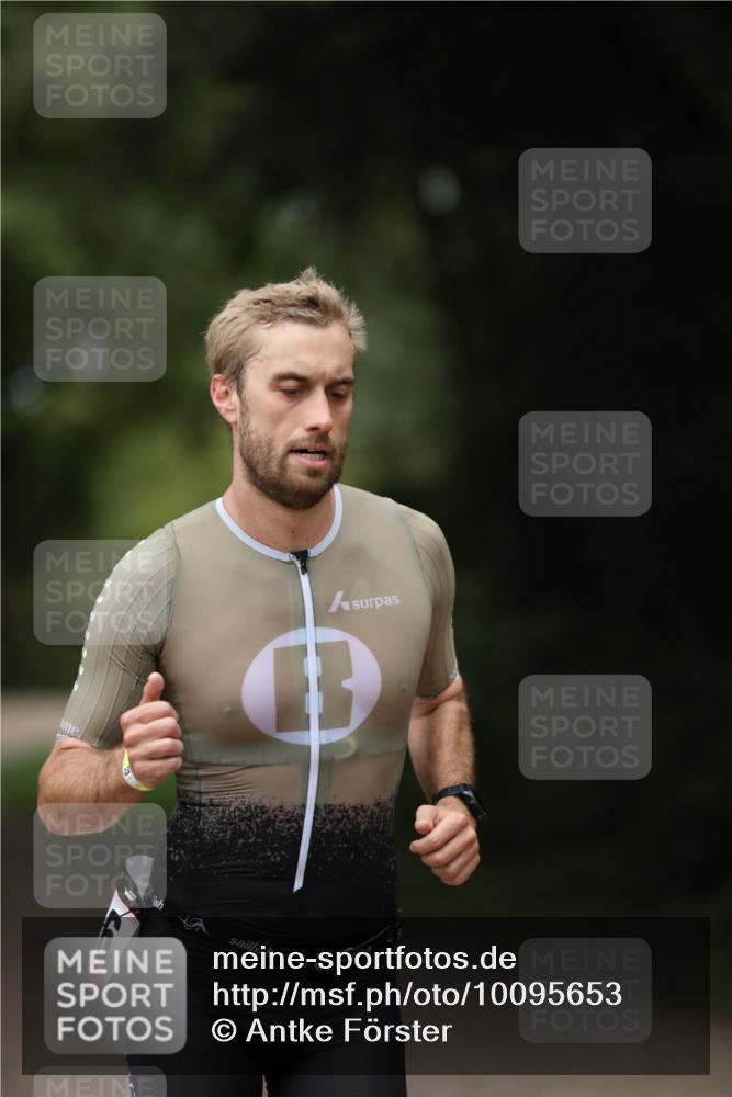 30.08.2026 - Elbe Triathlon Hamburg Antke Förster http://msf.ph/oto/10095653 30.08.2026 10:04:23 Laufen  meine-sportfotos.de