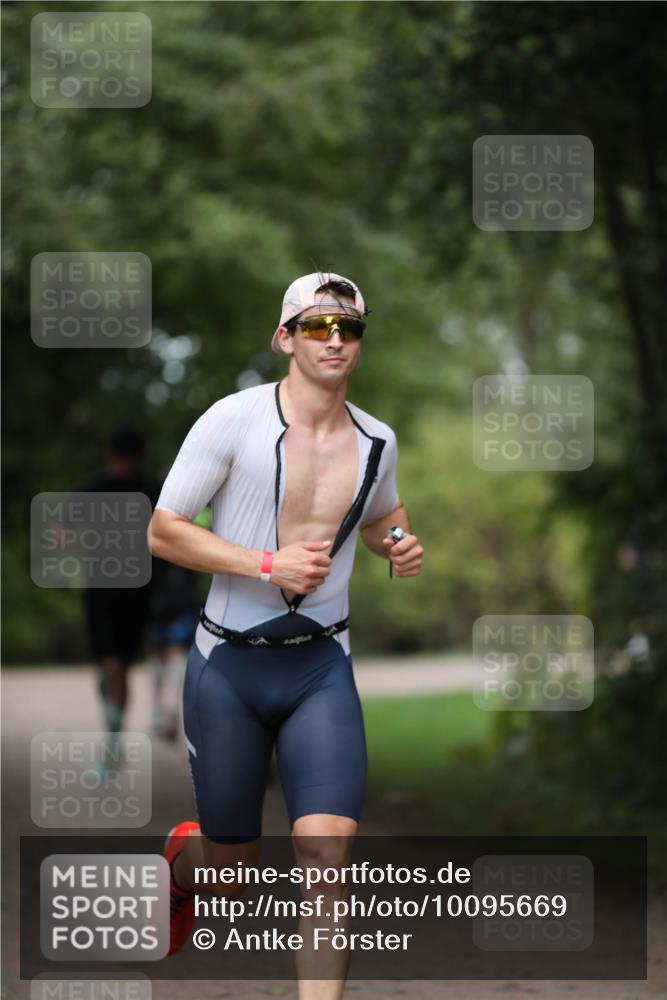 30.08.2026 - Elbe Triathlon Hamburg Antke Förster http://msf.ph/oto/10095669 30.08.2026 10:05:03 Laufen  meine-sportfotos.de