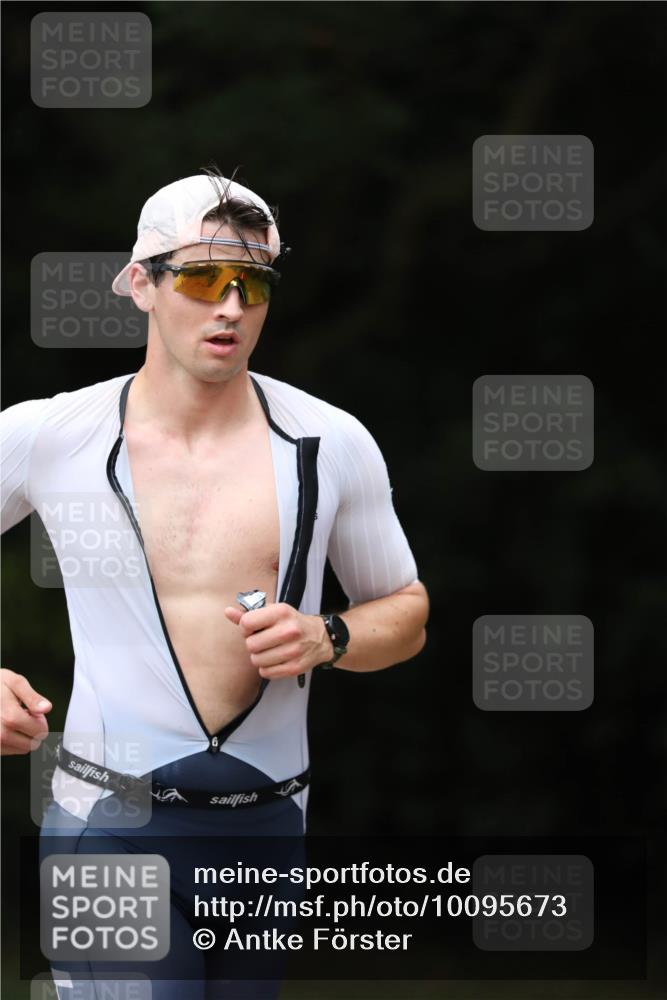 30.08.2026 - Elbe Triathlon Hamburg Antke Förster http://msf.ph/oto/10095673 30.08.2026 10:05:04 Laufen  meine-sportfotos.de