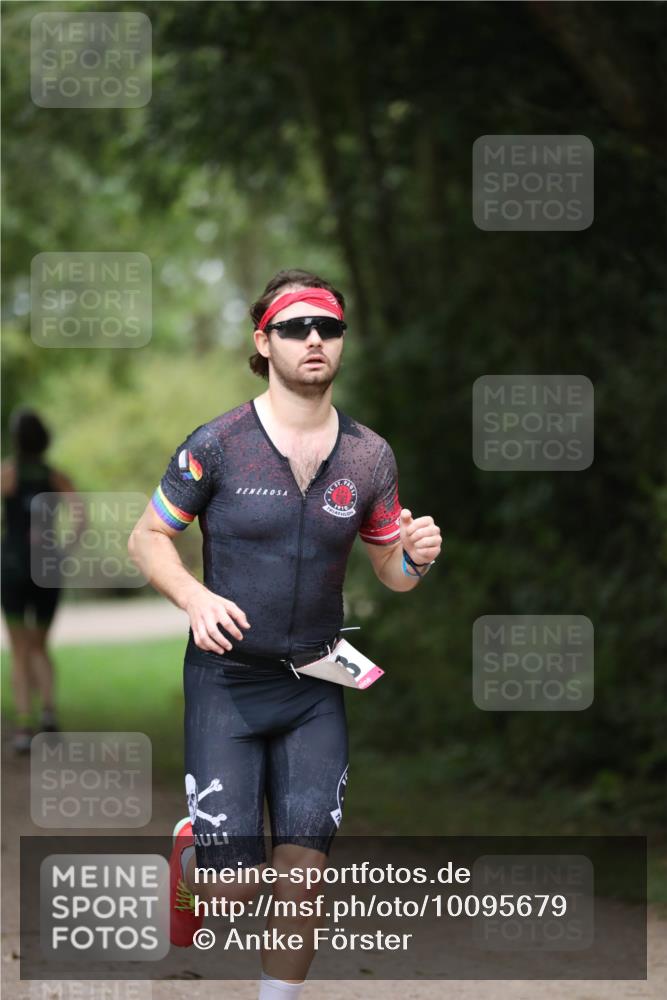 30.08.2026 - Elbe Triathlon Hamburg Antke Förster http://msf.ph/oto/10095679 30.08.2026 10:05:18 Laufen 910 meine-sportfotos.de