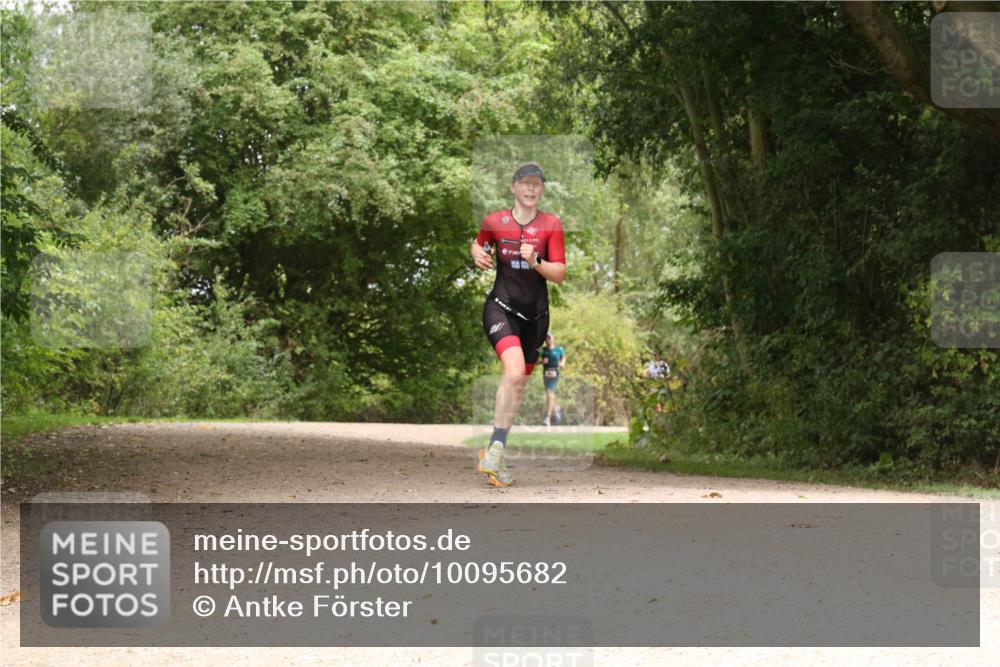 30.08.2026 - Elbe Triathlon Hamburg Antke Förster http://msf.ph/oto/10095682 30.08.2026 10:10:03 Laufen  meine-sportfotos.de