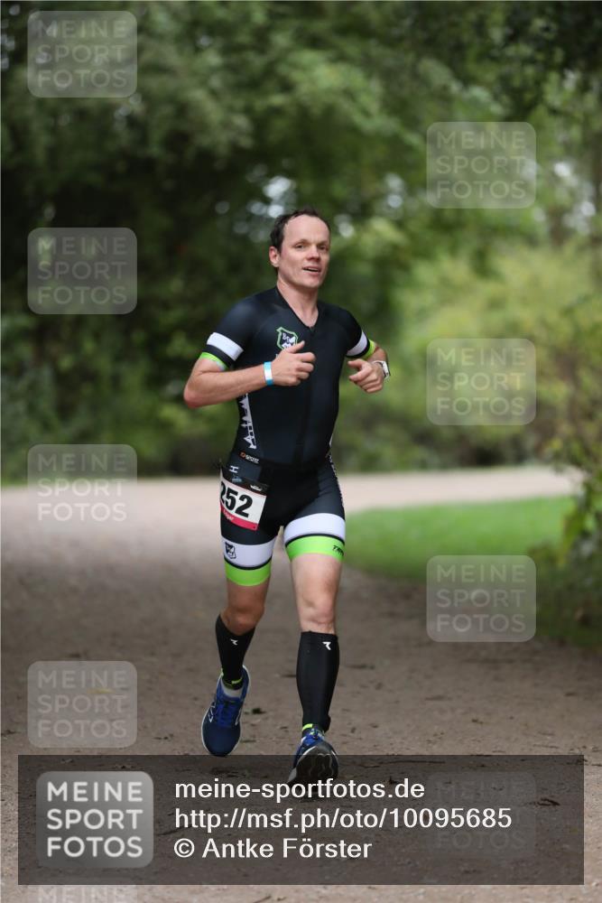 30.08.2026 - Elbe Triathlon Hamburg Antke Förster http://msf.ph/oto/10095685 30.08.2026 10:05:22 Laufen 52 meine-sportfotos.de