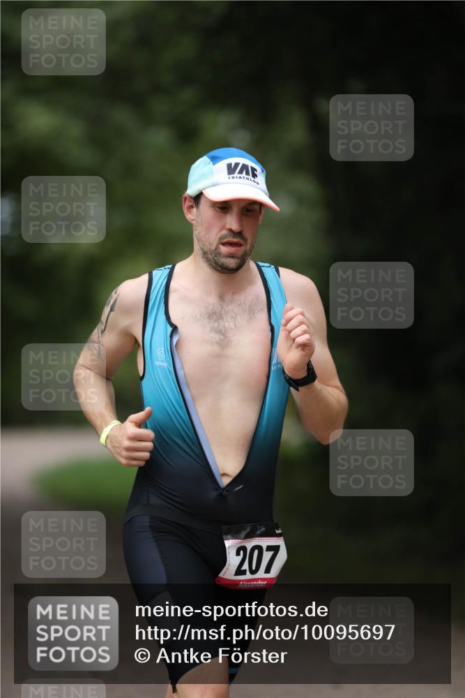 30.08.2026 - Elbe Triathlon Hamburg Antke Förster http://msf.ph/oto/10095697 30.08.2026 10:05:26 Laufen 7, 207 meine-sportfotos.de