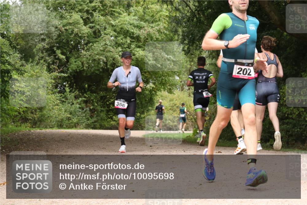 30.08.2026 - Elbe Triathlon Hamburg Antke Förster http://msf.ph/oto/10095698 30.08.2026 10:10:17 Laufen 366, 202, 25 meine-sportfotos.de