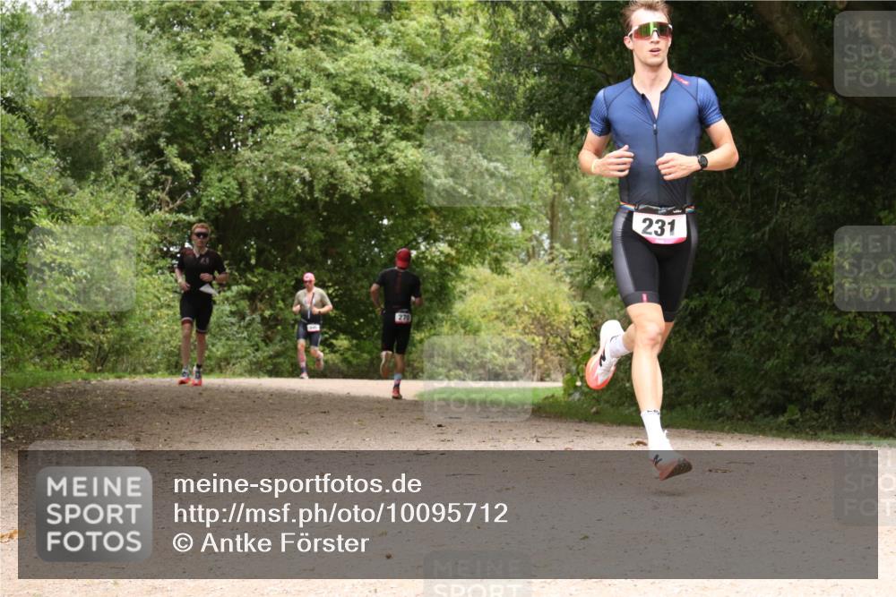 30.08.2026 - Elbe Triathlon Hamburg Antke Förster http://msf.ph/oto/10095712 30.08.2026 10:10:41 Laufen 270, 231 meine-sportfotos.de