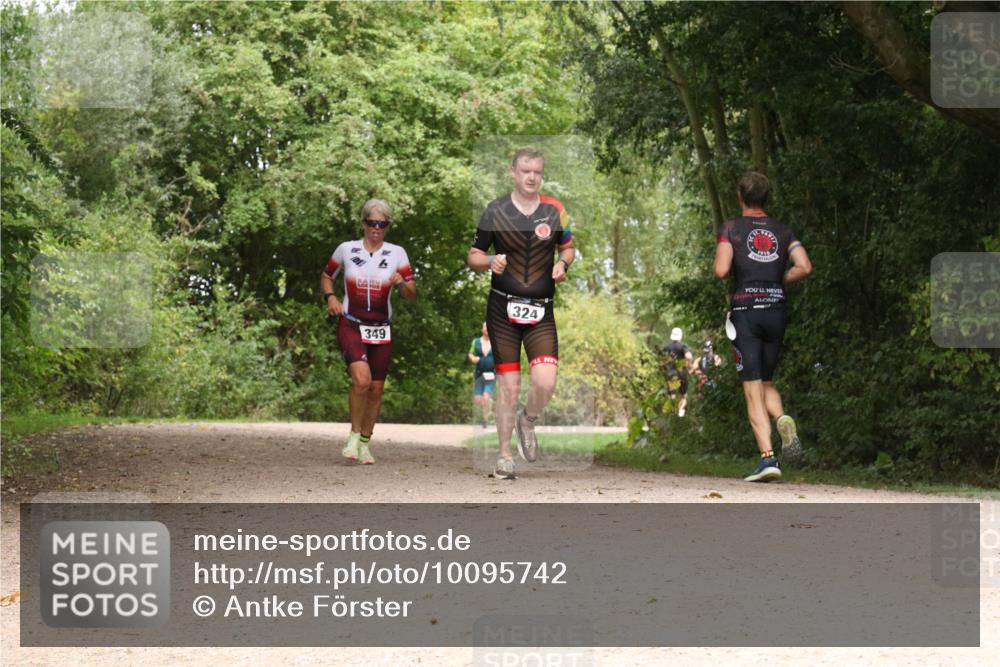 30.08.2026 - Elbe Triathlon Hamburg Antke Förster http://msf.ph/oto/10095742 30.08.2026 10:11:00 Laufen 349, 324 meine-sportfotos.de