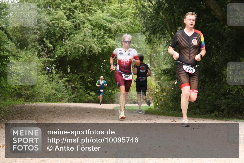 30.08.2026 - Elbe Triathlon Hamburg Antke Förster http://msf.ph/oto/10095746 30.08.2026 10:11:01 Laufen 349, 324 meine-sportfotos.de