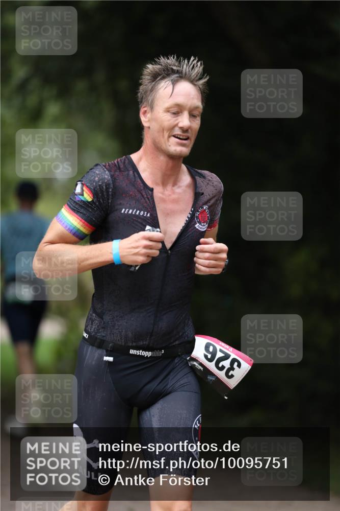 30.08.2026 - Elbe Triathlon Hamburg Antke Förster http://msf.ph/oto/10095751 30.08.2026 10:06:22 Laufen 1910, 326 meine-sportfotos.de