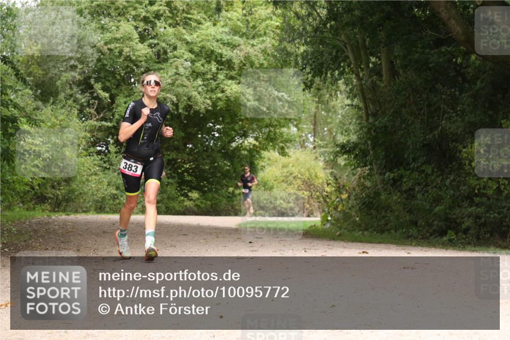 30.08.2026 - Elbe Triathlon Hamburg Antke Förster http://msf.ph/oto/10095772 30.08.2026 10:11:19 Laufen 383 meine-sportfotos.de