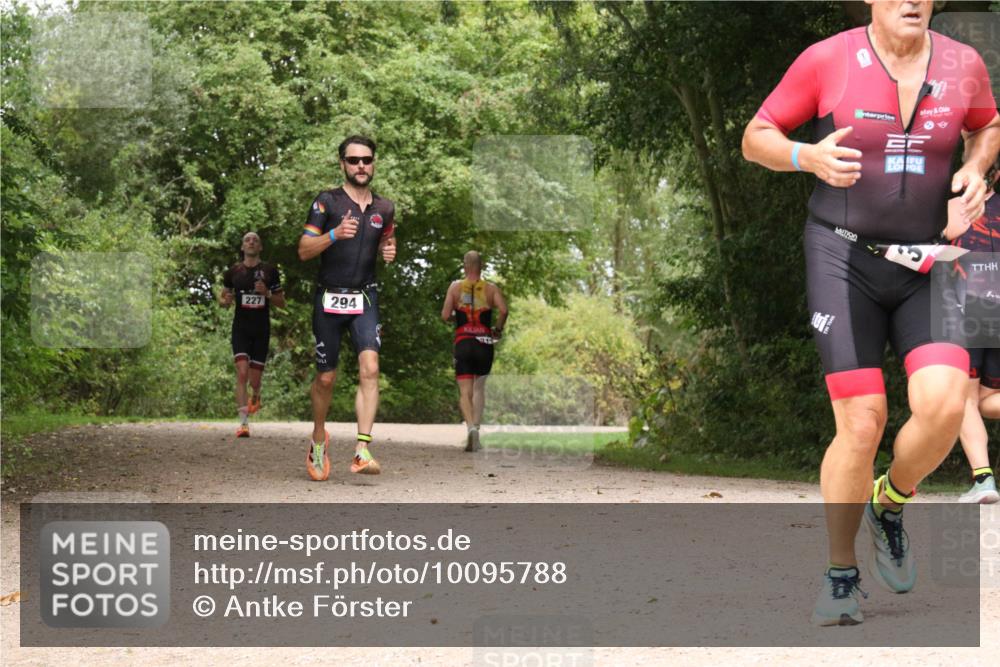 30.08.2026 - Elbe Triathlon Hamburg Antke Förster http://msf.ph/oto/10095788 30.08.2026 10:11:31 Laufen 227, 294 meine-sportfotos.de