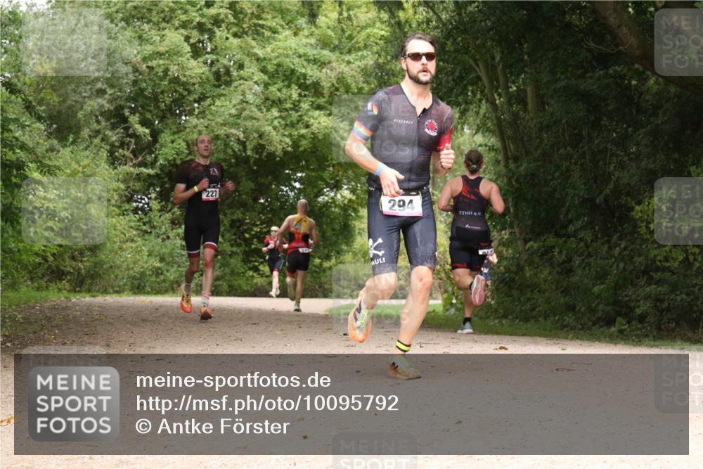 30.08.2026 - Elbe Triathlon Hamburg Antke Förster http://msf.ph/oto/10095792 30.08.2026 10:11:32 Laufen 227, 294 meine-sportfotos.de