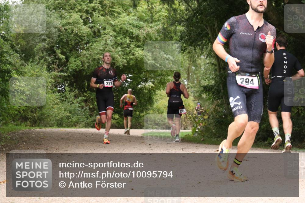 30.08.2026 - Elbe Triathlon Hamburg Antke Förster http://msf.ph/oto/10095794 30.08.2026 10:11:33 Laufen 227, 356, 294 meine-sportfotos.de