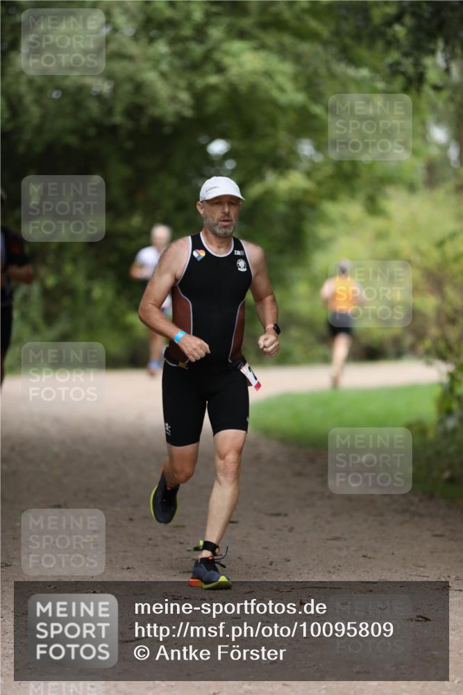 30.08.2026 - Elbe Triathlon Hamburg Antke Förster http://msf.ph/oto/10095809 30.08.2026 10:07:33 Laufen 350 meine-sportfotos.de