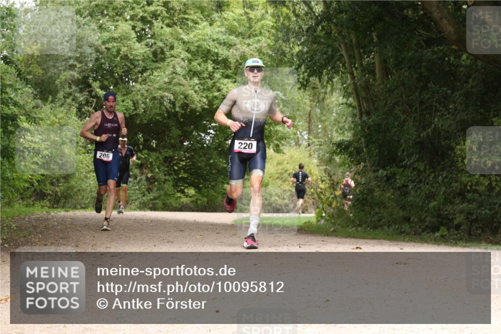 30.08.2026 - Elbe Triathlon Hamburg Antke Förster http://msf.ph/oto/10095812 30.08.2026 10:11:46 Laufen 206, 220 meine-sportfotos.de