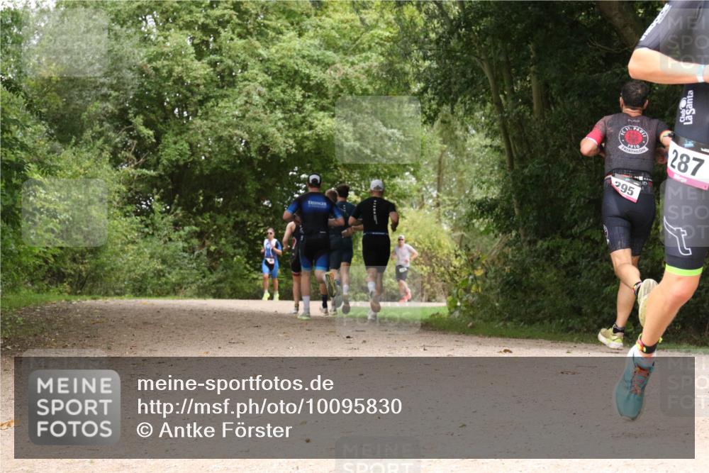 30.08.2026 - Elbe Triathlon Hamburg Antke Förster http://msf.ph/oto/10095830 30.08.2026 10:11:54 Laufen 287, 295 meine-sportfotos.de