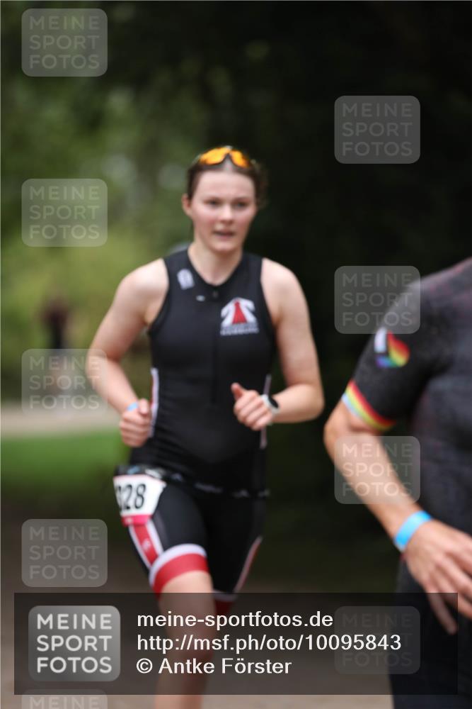 30.08.2026 - Elbe Triathlon Hamburg Antke Förster http://msf.ph/oto/10095843 30.08.2026 10:07:51 Laufen 28 meine-sportfotos.de