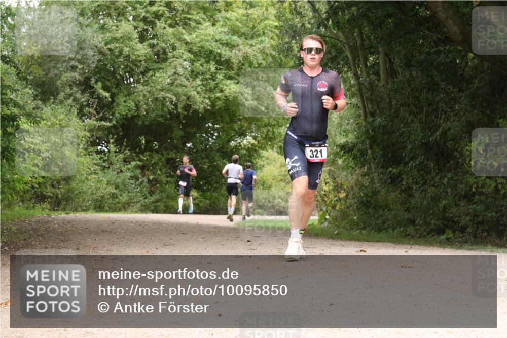 30.08.2026 - Elbe Triathlon Hamburg Antke Förster http://msf.ph/oto/10095850 30.08.2026 10:12:22 Laufen 321 meine-sportfotos.de