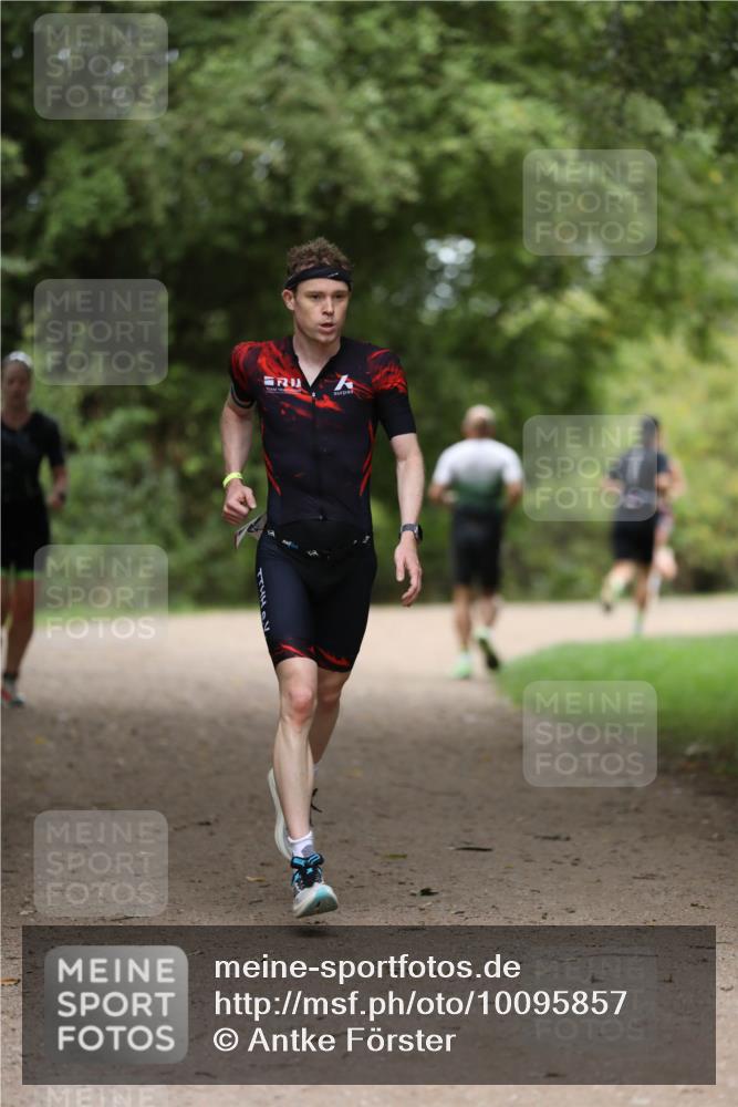 30.08.2026 - Elbe Triathlon Hamburg Antke Förster http://msf.ph/oto/10095857 30.08.2026 10:08:01 Laufen  meine-sportfotos.de