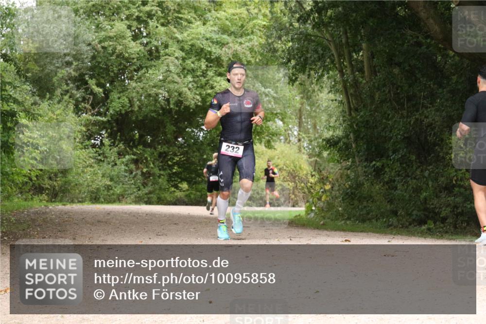30.08.2026 - Elbe Triathlon Hamburg Antke Förster http://msf.ph/oto/10095858 30.08.2026 10:12:31 Laufen 232 meine-sportfotos.de