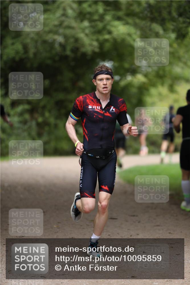 30.08.2026 - Elbe Triathlon Hamburg Antke Förster http://msf.ph/oto/10095859 30.08.2026 10:08:01 Laufen  meine-sportfotos.de