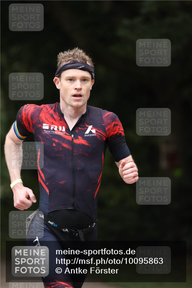 30.08.2026 - Elbe Triathlon Hamburg Antke Förster http://msf.ph/oto/10095863 30.08.2026 10:08:03 Laufen  meine-sportfotos.de