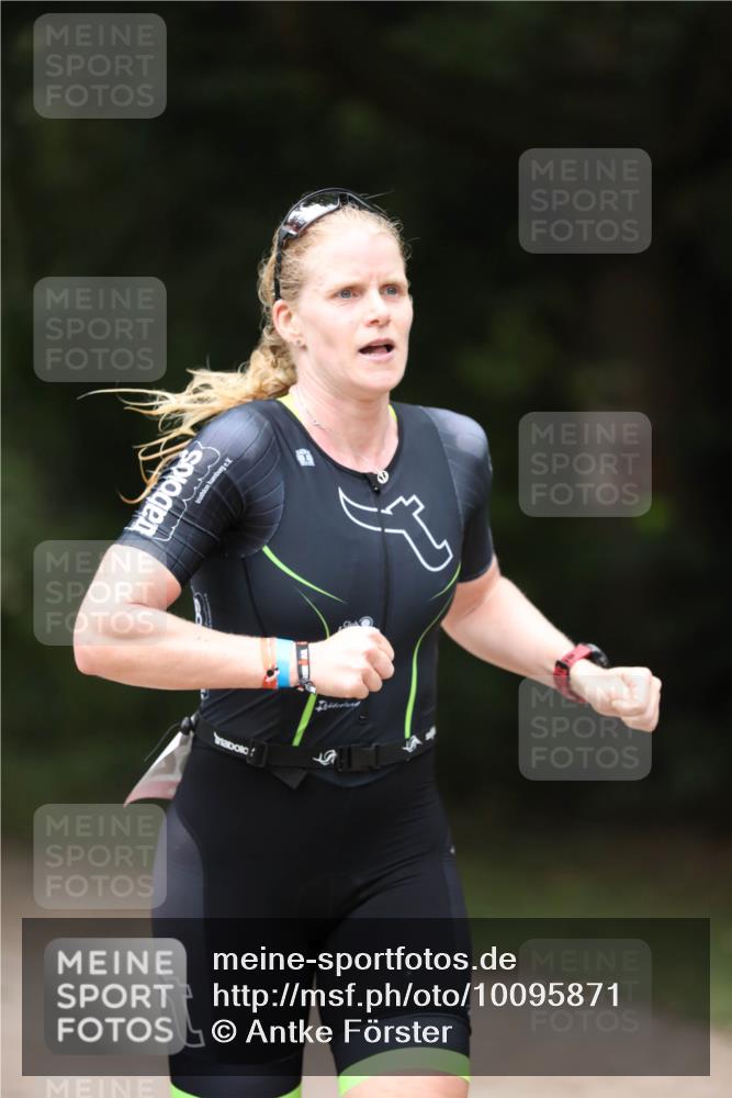 30.08.2026 - Elbe Triathlon Hamburg Antke Förster http://msf.ph/oto/10095871 30.08.2026 10:08:07 Laufen  meine-sportfotos.de