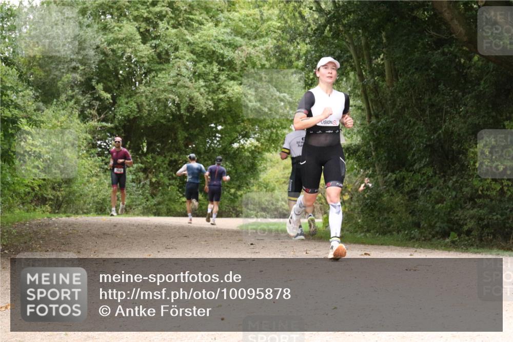30.08.2026 - Elbe Triathlon Hamburg Antke Förster http://msf.ph/oto/10095878 30.08.2026 10:12:48 Laufen 302 meine-sportfotos.de