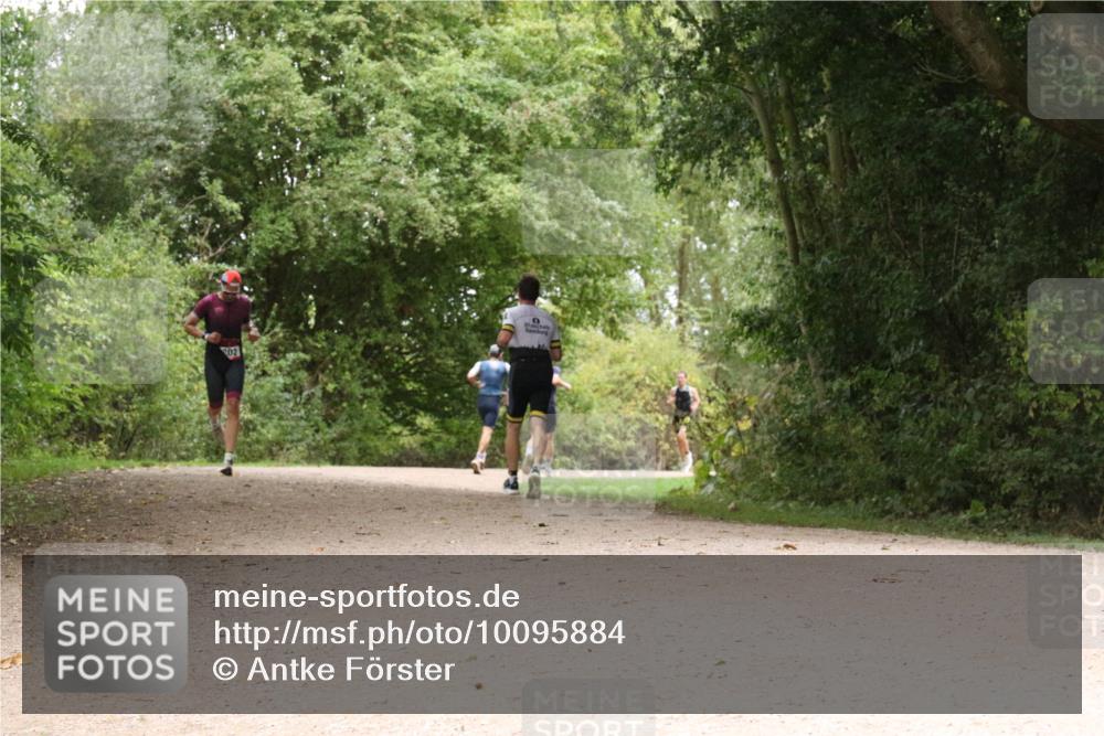 30.08.2026 - Elbe Triathlon Hamburg Antke Förster http://msf.ph/oto/10095884 30.08.2026 10:12:50 Laufen 02 meine-sportfotos.de