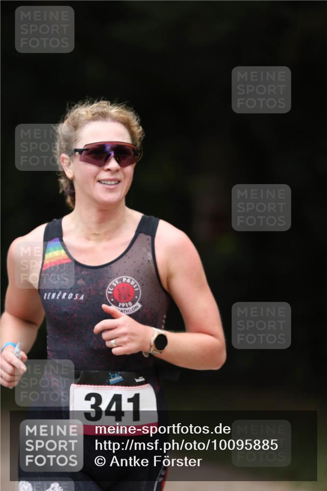 30.08.2026 - Elbe Triathlon Hamburg Antke Förster http://msf.ph/oto/10095885 30.08.2026 10:08:14 Laufen 1910, 341 meine-sportfotos.de