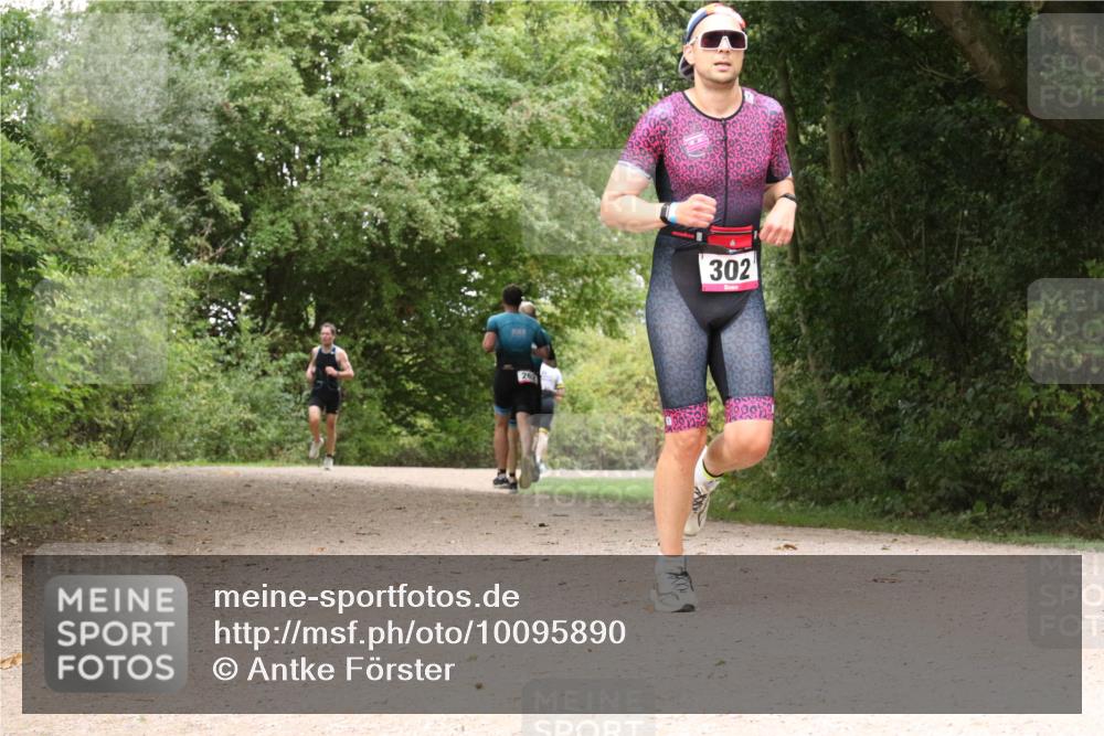 30.08.2026 - Elbe Triathlon Hamburg Antke Förster http://msf.ph/oto/10095890 30.08.2026 10:12:56 Laufen 302 meine-sportfotos.de