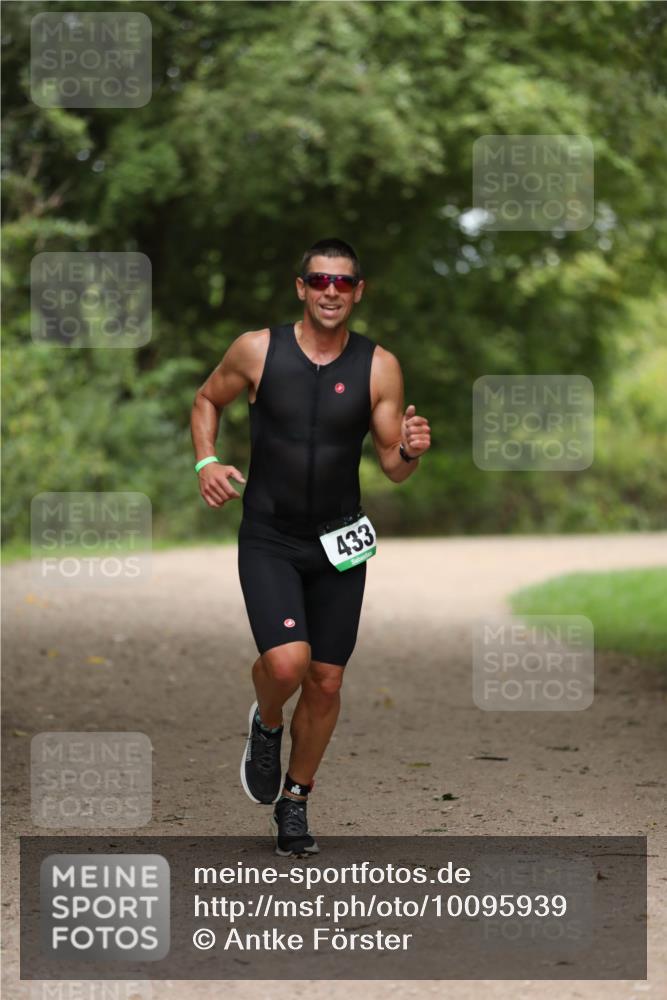 30.08.2026 - Elbe Triathlon Hamburg Antke Förster http://msf.ph/oto/10095939 30.08.2026 10:09:12 Laufen 433 meine-sportfotos.de