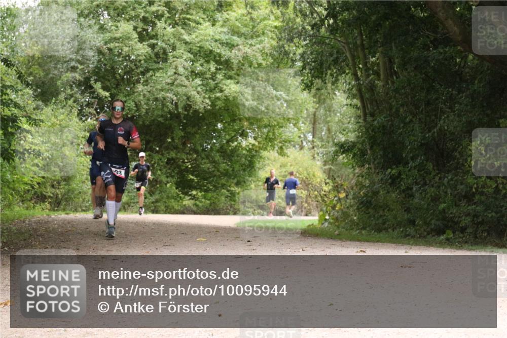 30.08.2026 - Elbe Triathlon Hamburg Antke Förster http://msf.ph/oto/10095944 30.08.2026 10:13:57 Laufen 03 meine-sportfotos.de