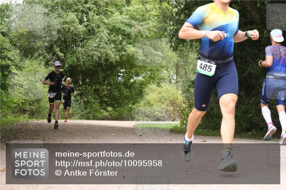 30.08.2026 - Elbe Triathlon Hamburg Antke Förster http://msf.ph/oto/10095958 30.08.2026 10:14:02 Laufen 375, 485 meine-sportfotos.de