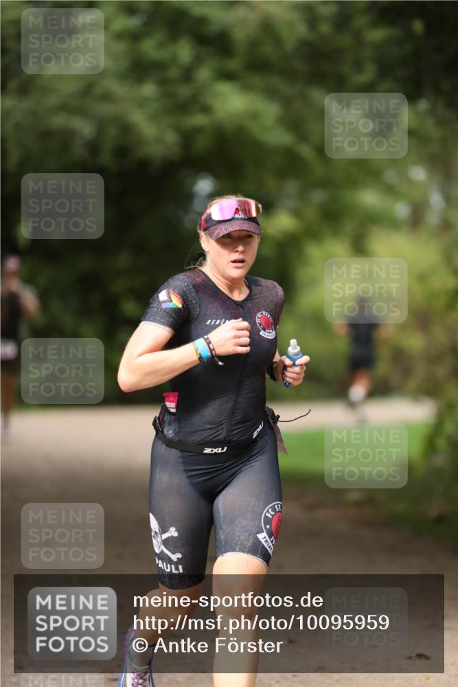 30.08.2026 - Elbe Triathlon Hamburg Antke Förster http://msf.ph/oto/10095959 30.08.2026 10:09:42 Laufen 2 meine-sportfotos.de