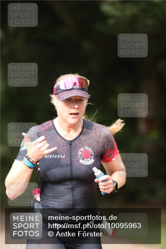 30.08.2026 - Elbe Triathlon Hamburg Antke Förster http://msf.ph/oto/10095963 30.08.2026 10:09:44 Laufen 2, 2 meine-sportfotos.de