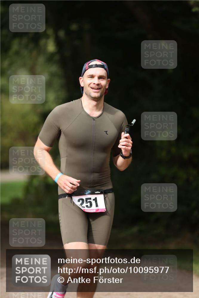 30.08.2026 - Elbe Triathlon Hamburg Antke Förster http://msf.ph/oto/10095977 30.08.2026 10:09:50 Laufen 251 meine-sportfotos.de