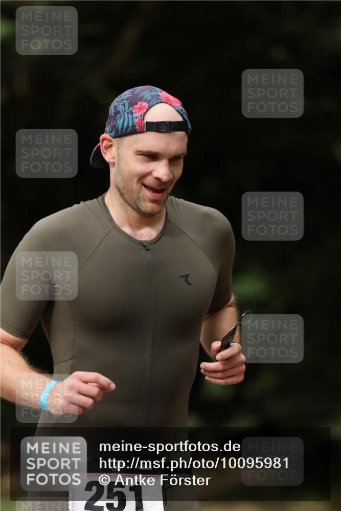 30.08.2026 - Elbe Triathlon Hamburg Antke Förster http://msf.ph/oto/10095981 30.08.2026 10:09:51 Laufen 251 meine-sportfotos.de