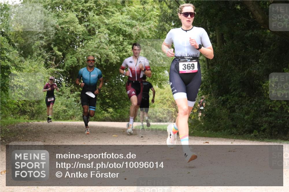 30.08.2026 - Elbe Triathlon Hamburg Antke Förster http://msf.ph/oto/10096014 30.08.2026 10:15:20 Laufen 305, 369 meine-sportfotos.de