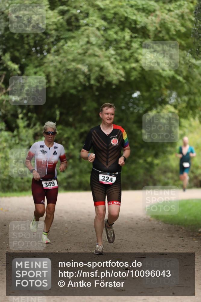 30.08.2026 - Elbe Triathlon Hamburg Antke Förster http://msf.ph/oto/10096043 30.08.2026 10:10:59 Laufen 324, 349 meine-sportfotos.de