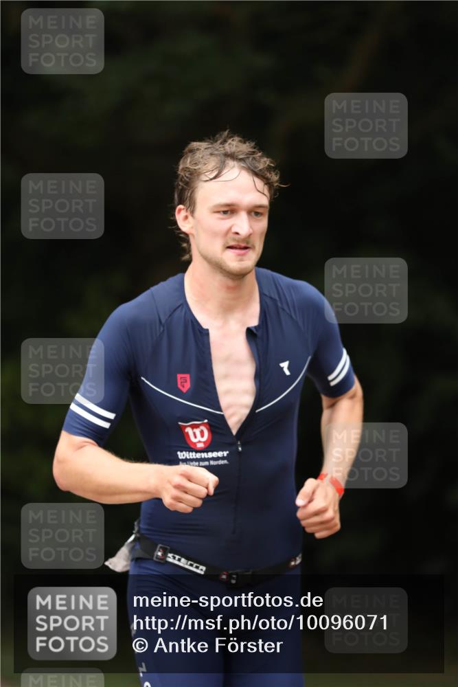 30.08.2026 - Elbe Triathlon Hamburg Antke Förster http://msf.ph/oto/10096071 30.08.2026 10:11:15 Laufen 3 meine-sportfotos.de