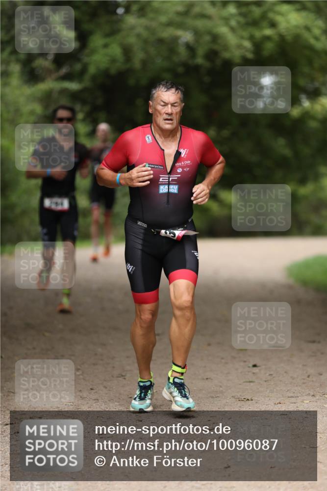 30.08.2026 - Elbe Triathlon Hamburg Antke Förster http://msf.ph/oto/10096087 30.08.2026 10:11:28 Laufen 2004 meine-sportfotos.de
